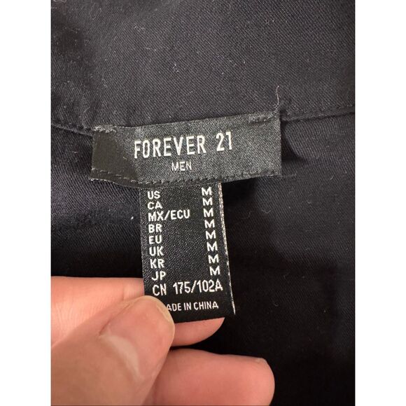 Forever 21 Men Black Short Sleeve Button-Up Shirt Size M Rayon NWT - Picture 5 of 6